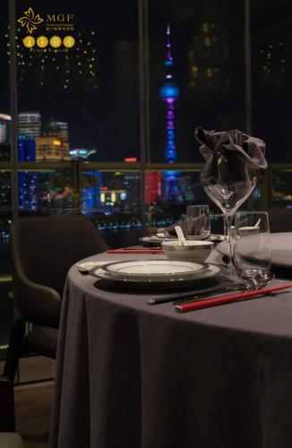 Galería fotográfica de Banyantree Shanghai On the Bund - Tales rooftop bar boasts a jaw-dropping panoramic vista en Shanghái