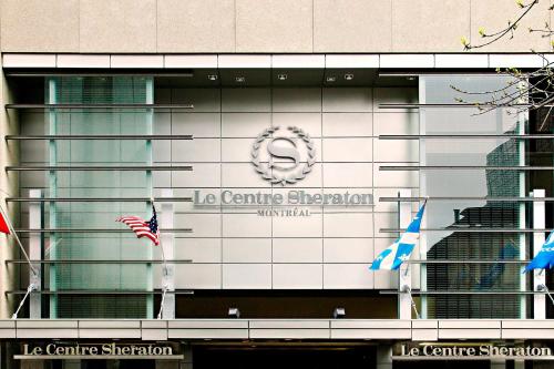 znak na boku budynku z flagami w obiekcie Le Centre Sheraton Montreal Hotel w Montrealu