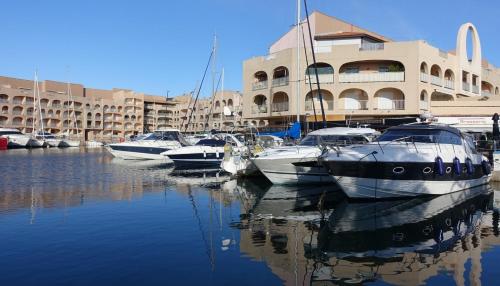 Studio résidence BONA, vue hippodrome et mer, clim