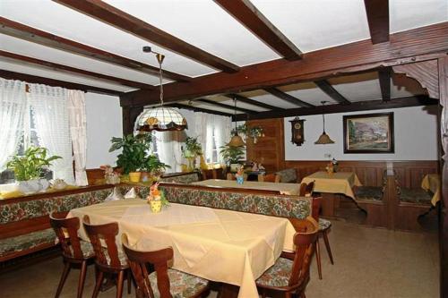 a dining room with a table and chairs at Gasthaus Zur Linde in Oberharmersbach