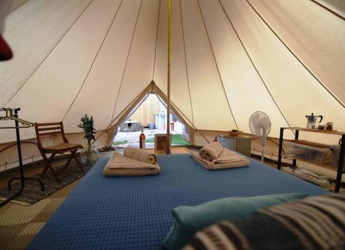 Postel nebo postele na pokoji v ubytování Happy Glamping 2
