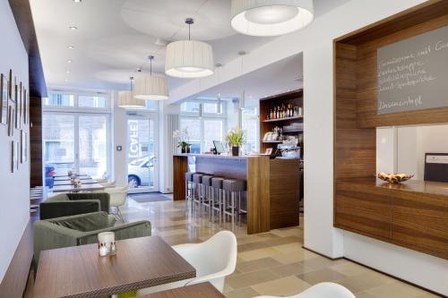 a restaurant with a bar with chairs and a table at Stern am Rathaus in Cologne