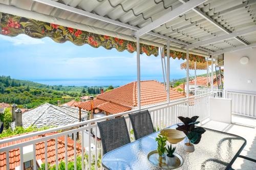 Gallery image of Marika's House in Kallirakhi