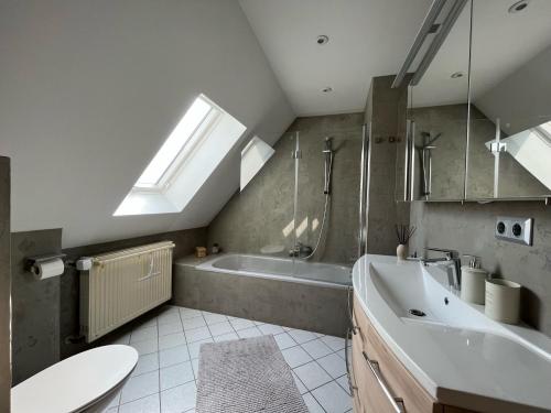 Schöne Wohnung in ruhiger ländlicher Lage tesisinde bir banyo