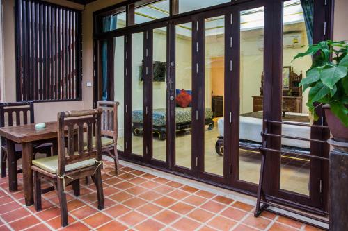 a screened in porch with a table and chairs at Rabbit Resort Pattaya in Pattaya South