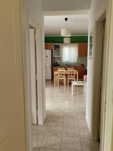Kuchyň nebo kuchyňský kout v ubytování Calypso Two Bedroom Apartment