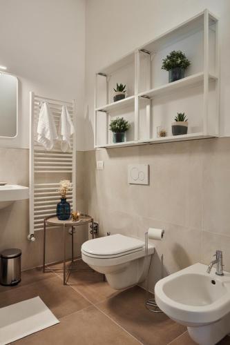 a bathroom with a toilet and a sink at Màrita Apartment in Lucca