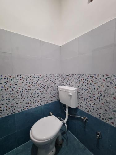 Ένα μπάνιο στο Chamera Inn chamba