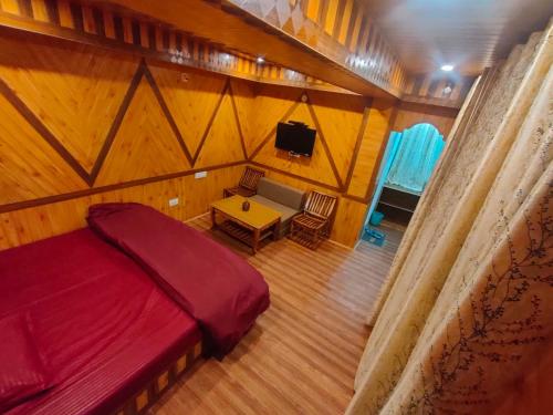 Χώρος καθιστικού στο The Snow Trail Narkanda B&B Homestay