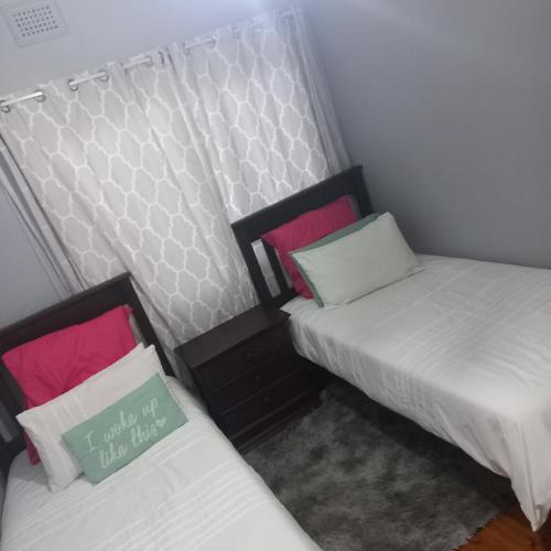 Ένα ή περισσότερα κρεβάτια σε δωμάτιο στο Guest house Winklespruit