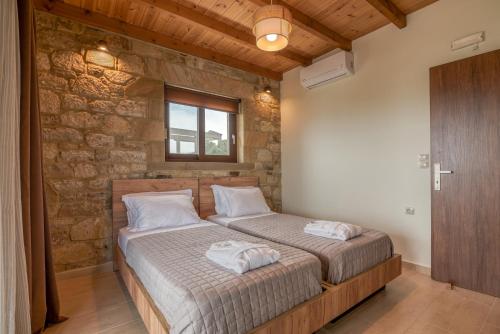Ένα ή περισσότερα κρεβάτια σε δωμάτιο στο Lithina charm villa with private pool and sea view