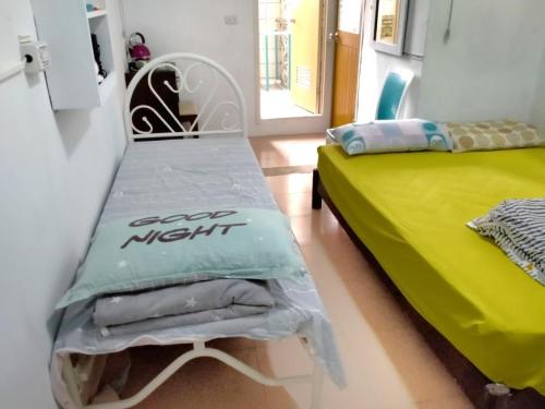 Cama o camas de una habitación en 金門瑜仙民宿-平價住宿-機車接送-洗衣Wifi-暢遊金門