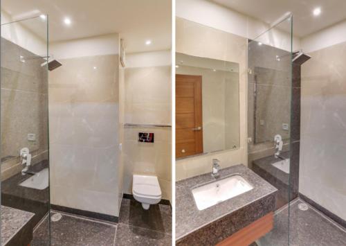 占西的住宿－Hotel Yatrik，一间带水槽、卫生间和镜子的浴室