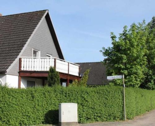 a house with a balcony on the side of it at Ferienwohnung Machate in Bad Bevensen