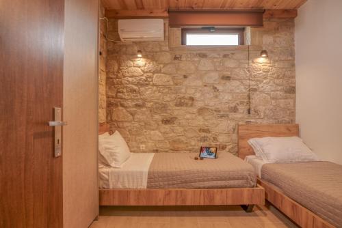 Ένα ή περισσότερα κρεβάτια σε δωμάτιο στο Lithina charm villa with private pool and sea view