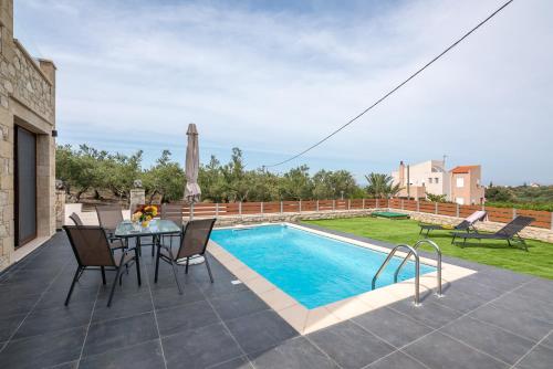 Πισίνα στο ή κοντά στο Lithina charm villa with private pool and sea view