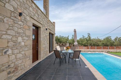 Πισίνα στο ή κοντά στο Lithina charm villa with private pool and sea view