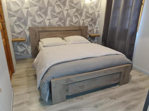 Ένα ή περισσότερα κρεβάτια σε δωμάτιο στο Maison Normande Proximi De La Mer