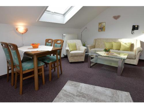 a living room with a table and a couch at Ferienwohnungen Haus Bahlo in Bad Bevensen