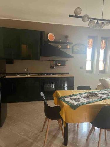 Η κουζίνα ή μικρή κουζίνα στο Villa D&C casa affitto breve