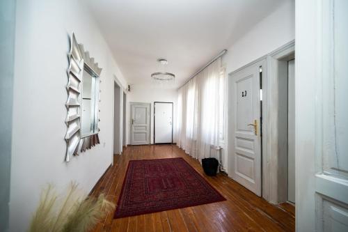 Photo de la galerie de l'établissement Authentic Design 2BDR Apartment in Old Town, à Sarajevo
