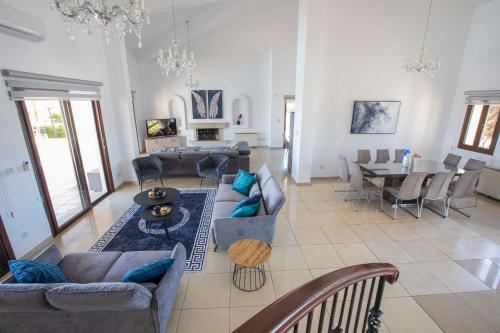 Coin salon dans l'établissement Hills View Villa