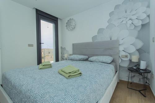 Postel nebo postele na pokoji v ubytování 208 Luxury Villa Pool Sauna Cinema - Alicante Hol