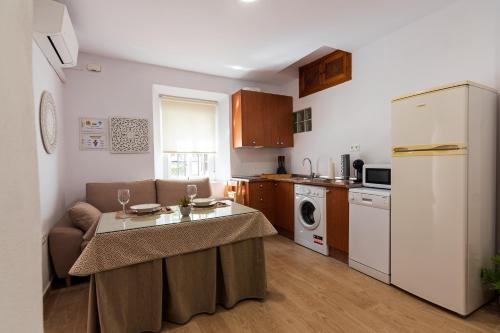 Kuchyň nebo kuchyňský kout v ubytování APARTAMENTO HOSPEDERÍA FRANCISCANA
