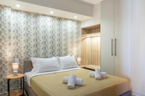 Llit o llits en una habitació de Harmony 2BR Apartment in Athens