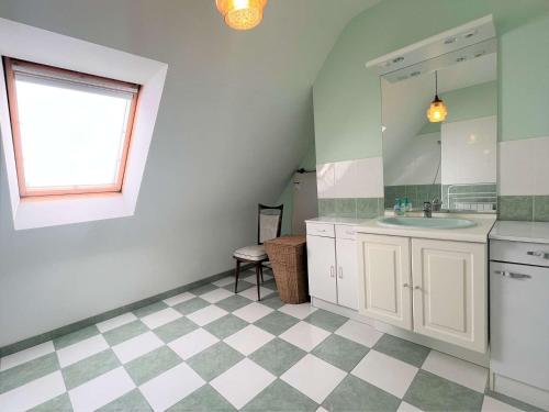 a bathroom with a sink and a mirror at Maison Fouesnant, 5 pièces, 8 personnes - FR-1-481-103 in Fouesnant