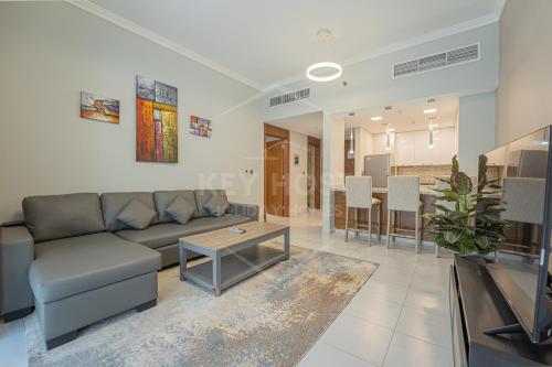 KeyHost – Spacious 1BR with Parking near Five hotel in JVC – Dubai – KG10