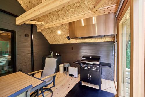 Kuchyň nebo kuchyňský kout v ubytování enico MtFuji Resort&Glamping