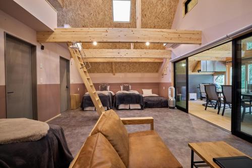 Posezení v ubytování enico MtFuji Resort&Glamping