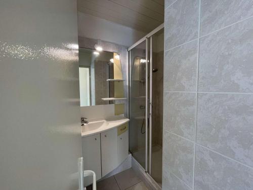 Koupelna v ubytování Appartement Saint-Hilaire-de-Riez, 3 pièces, 6 personnes - FR-1-224C-616