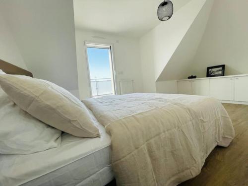 Ένα ή περισσότερα κρεβάτια σε δωμάτιο στο Appartement lumineux et spacieux, terrasse et parking privé