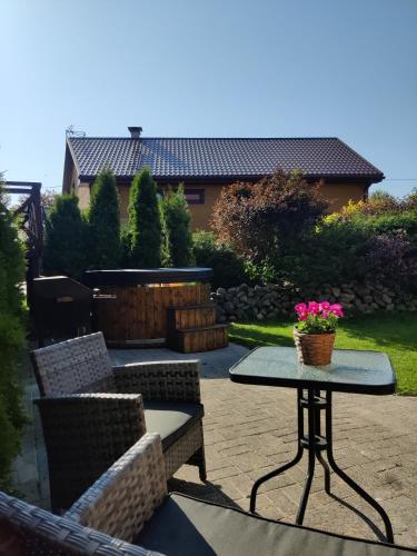 Zahrada ubytování Brīvdienu Māja AMRAI
