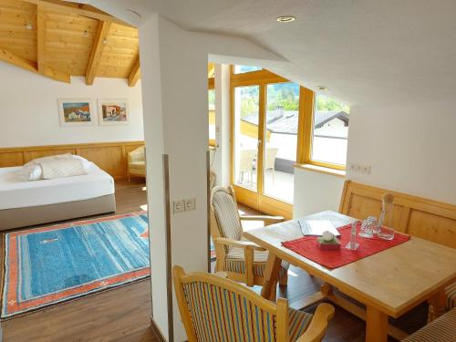Postel nebo postele na pokoji v ubytování Hotel Enzian