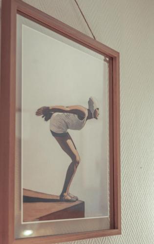 a picture of a woman in a picture frame at Hôtel Le Rivage vue sur mer - Châtelaillon-plage in Châtelaillon-Plage