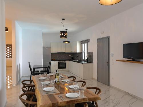 The George Villas with Private Pool, & Suite with Jacuzzi, close to Mykonos Town - Chora