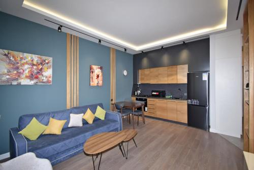Northern Avenue. 1 bedroom Modern, Euro Renovated apartment TT198
