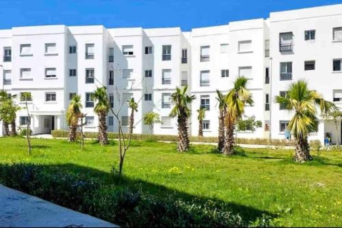 Κήπος έξω από το Bel appartement neuf et meublé avec charme