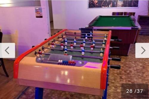 a snooker table with a pool table at Mobil home 5 pers proche d'Europa Park E020 in Boofzheim