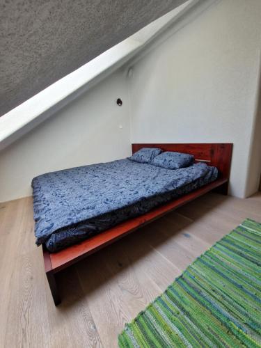 Postel nebo postele na pokoji v ubytování Rõngu Apteegimaja Apartment