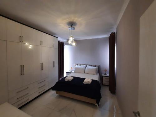 a bedroom with a bed with two white pillows at Arlis House in Golem