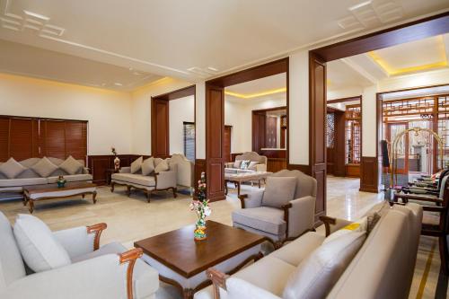 Hotel Gyalpo Residency - A Mountain View Luxury Hotel in Lehにあるシーティングエリア