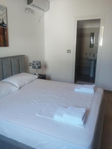 Postel nebo postele na pokoji v ubytování Ksamil holiday