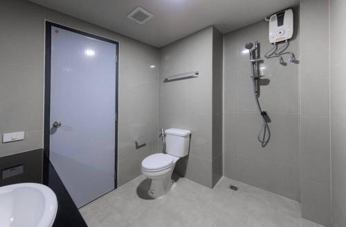 a bathroom with a shower and a toilet and a sink at PT Residence Bearing in Bangna