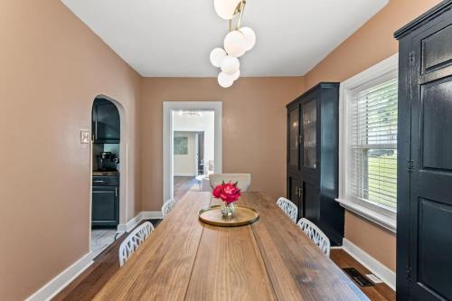 a dining room with a wooden table and white chairs at The Luxe/Hot Tub/12min to Horse Park/30 Min to Ark in Georgetown
