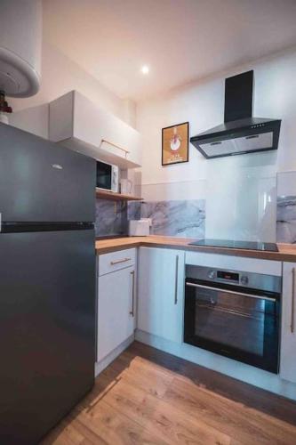 Η κουζίνα ή μικρή κουζίνα στο La Suite 7 Gîte Urbain