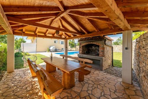 Bazén v ubytování Villa Basil ZadarVillas nebo v jeho okolí